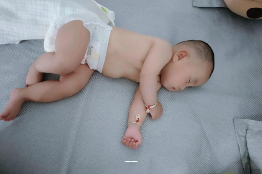 章丘三个月宝宝抬头不稳
